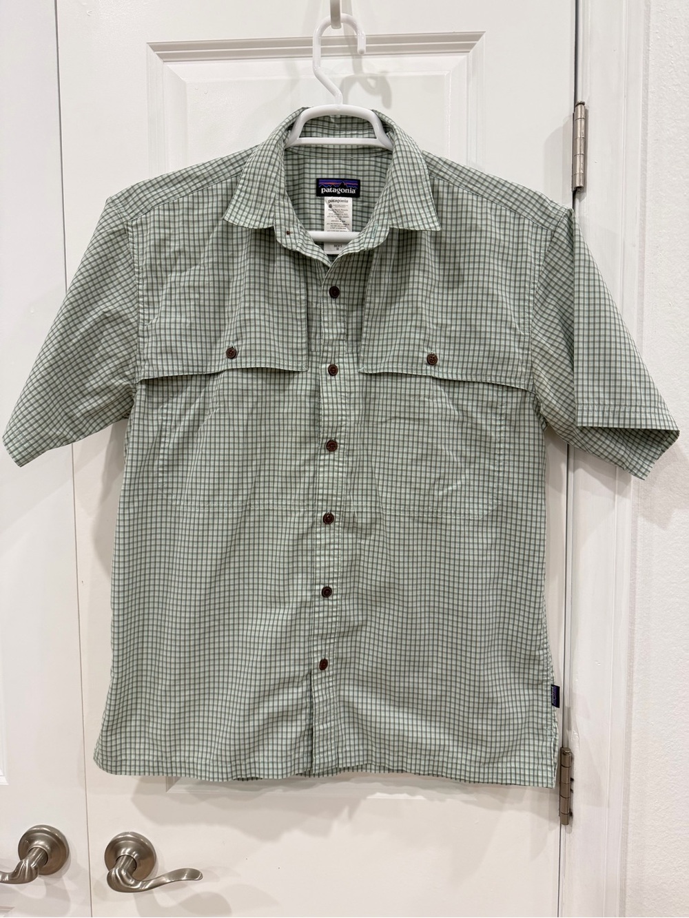 Patagonia Men's Island Hopper Short-Sleeve Green and Gray Button-Up Shirt